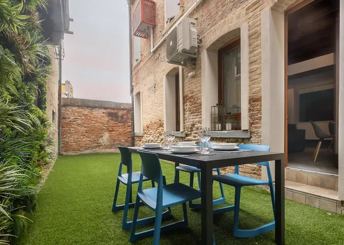 Castello With Garden R&R